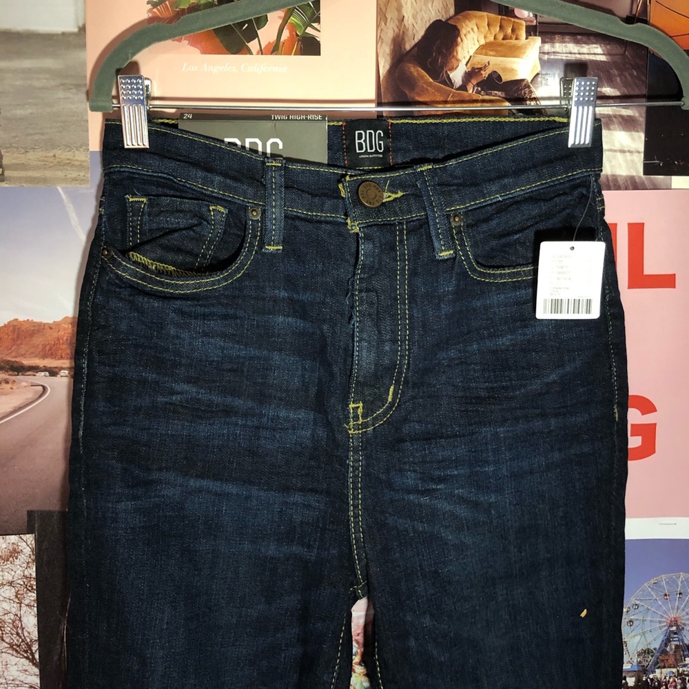 🌎 BDG Dark Washed Jeans 🌎